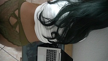 ándele profe! le chupo la verga pero me pasa de año eh. Sexo casero en público en salón de clase