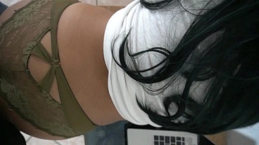 ándele profe! le chupo la verga pero me pasa de año eh. Sexo casero en público en salón de clase