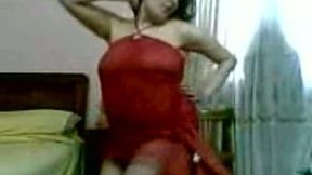 Bulky and horny female room mate daces shaking her ass