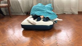 TWO GIRLS HAVING SLEEPOVER SNORING AND FALLING OFF THE AIRBED - MP4 HD