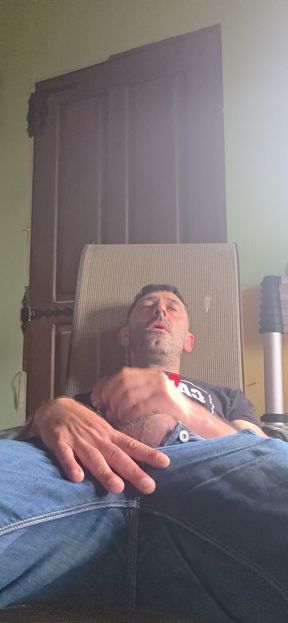 Straight guy jerks off in a hammock