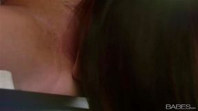 Babes com CARNALIS Mira Varga, Taylor Vixen