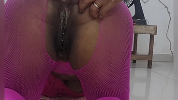 Preta gostosa quicando e gozando no meu pau