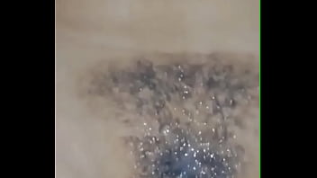Minha buceta peluda ficou cremosa depois da enorme gozada