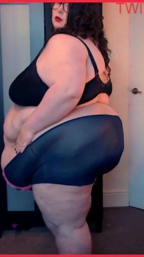 SSBBW Ladybrads full body strip show