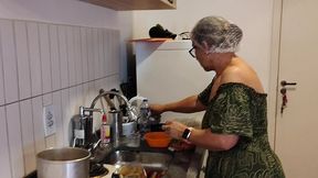 vovozinha safada mostrando sua bunda branca linda