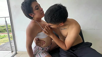 Mi culona latina hermanastra me dice que siente cosas por mi, asi que decido darle a probar de mi enorme y rico pene en su estrecho y rico culo hasta darle toda mi rica leche.