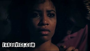 Pervy photographer pounds ebony babe in doggy style