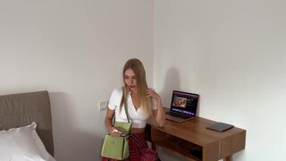 Comic Con couple ends up fucking before they go