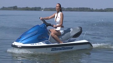 Nutte auf Boot gefickt - Mandy Bright
