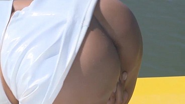 Nutte auf Boot gefickt - Mandy Bright