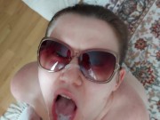 с волосатой рыжей киской пришла за порцией спермы в рот и на очки