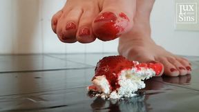 Strawberries and Cream Foot Crush - Food Crushing with Lady Vyra (MOV)