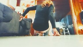 Sissyding huge dildo