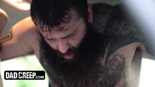 Pompino, sega, senza preservativo, leccata, vecchio e giovane, vecchio, papà, figliastro &#8211; i giovani americani Lev Ivankov, Markus Kage e Rocky Vallarta con enormi peni che si scopano l&#39;ano