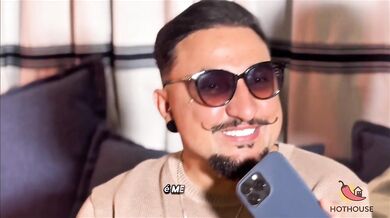 uma entrevista que terminou em muito sexo com a reporter e ela chamou suas assistentes para transar