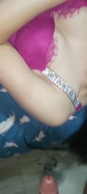 او به من گفت که دوست دارد وقتی که در صورت او تقدیر می کنم، آن را بنوشد🤤🇮🇷🔥