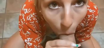 elle me devore dans l ascenseur