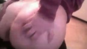 Sexy cougar with big bottom puts on a good webcam show