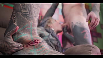 Tattooed babe breaks in her new plaything and she&rsquo_s the one in charge