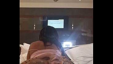 A esposa hotwife do meu irm&atilde_o corno implorou pelo meu pau torto enquanto ele trabalha - Completo no Red