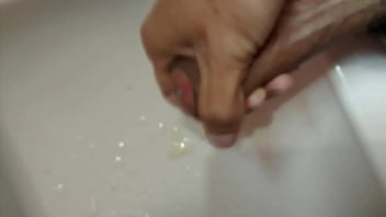 punheta no banheiro