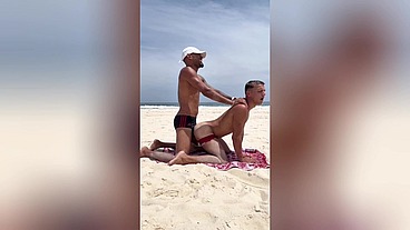 Twink branquinho realia fetiche de fuder com dotado que encontrou na praia- White twink realia fetish of fucking with gifted he found on the beach
