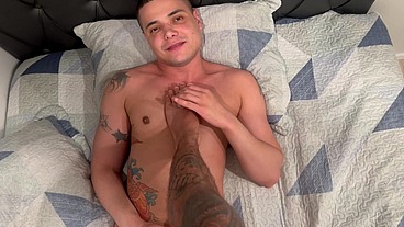 TIAGO GAÚCHO - MORENO TATUADO FODENDO O PUTO GOIANO E GOZANDO DENTRO - SEXO GAY BAREBACK