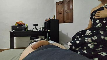 me folle a la hermanastra de mi mejor amigo mientras el se duchaba