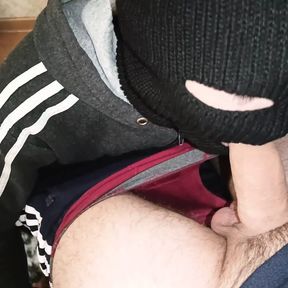 A straight man sucked a big dick to a straight man in Adidas hiding from prying eyes !!!