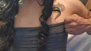 ऊँची एड़ी के जूते और अधोवस्त्र पहने हुए क्रॉसड्रेसिंग करने वाले पुरुषों के शौकिया तौर पर बनाए गए घरेलू वीडियो क्लिप, जिनमें वे डिल्डो से अपने नितंबों को संतुष्ट कर रहे हैं।