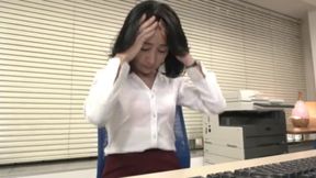 Office Temptation: Female Boss Overworks for a Steamy Creampie Encounter with Reiko Seo