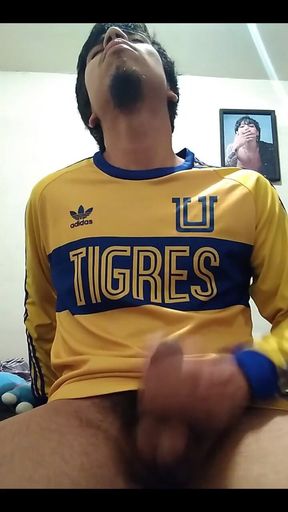 Come on Tigres, I'm coming back rich.