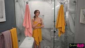 Nikki Nicole Gives Shy boyfriend A Steamy Shower BJ - S35:E10