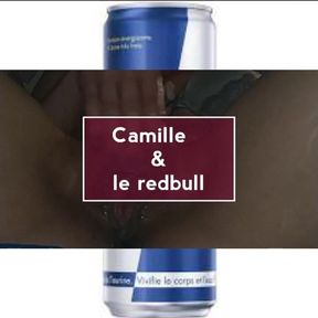 Camille se doigte avant de se rentrer un redbull