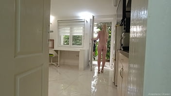 I met delivery guy naked. Look what happend. Prank. Real delivery.