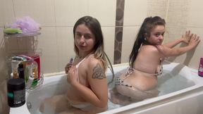 2 Sexy Girls Smoking in Bath