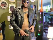 KennieJai jerks off in leather