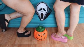 Juliette_RJ and Dolce Amaran Dangling their wedge flip flops for Halloween - FOR MOBILE DEVICES USERS - FEET FETISH - DAGLING - BBW - FLIP FLOPS - LONG TOES - GODDESS