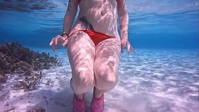 Pour ce dimanche tr&egrave_s chaud, tout va se passer dans l'_eau des Maldives, alors ...