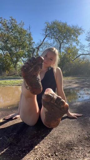 Muddy toes