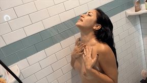 Sexy Sudsy Solo Hair Washing Fun With Sushii Xhyvette (HD 1080p MP4)