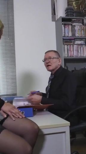 Unforgettable moment from &quot;Azubi Lisa bumst mit Ihrem Chef auf dem Schreibtisch&quot;