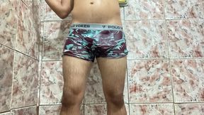 meu pau ficou duro quando tirei a cueca toda