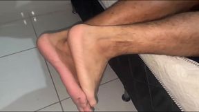 CORNO PAGOU UM MACHO ROLUDO PARA SOCAR NO SEU PARCEIRO DE QUARTO.