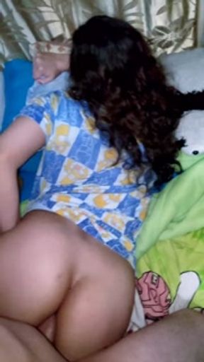 Culona caliente recibe una tremenda corrida en su culo