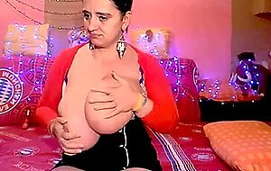 Big-Titted Webcam Girl Goes Viral