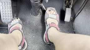 pedal pumping while driving in summer tracking sandals