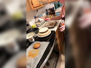 Licking creamy cum of big knob during the time that baking