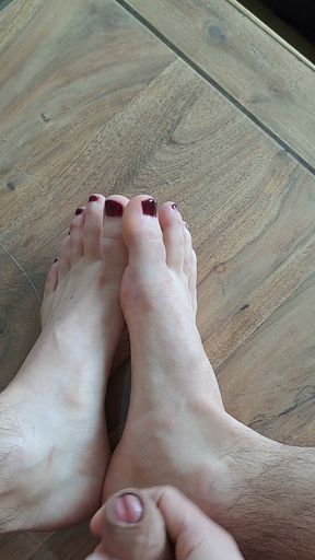 Take off my Socks and cum on my Feet